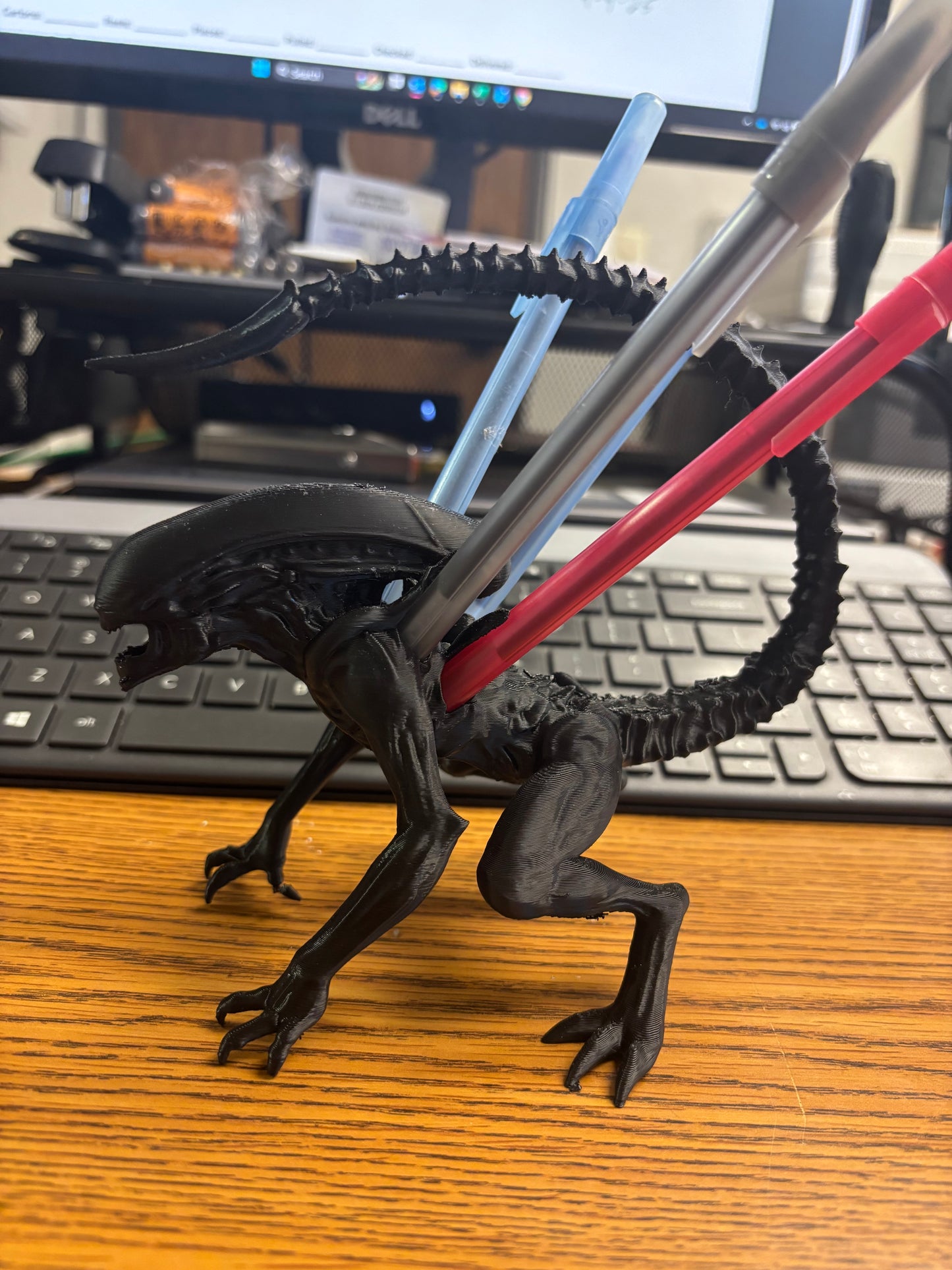 Xenomorph alien pen holder