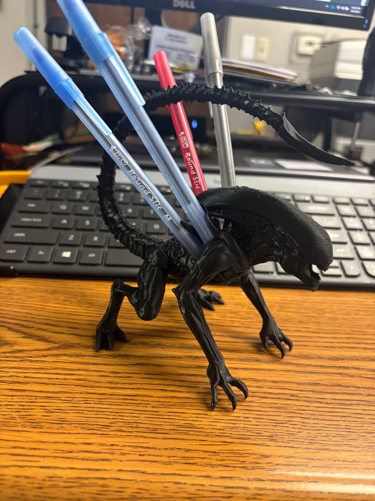 Xenomorph alien pen holder